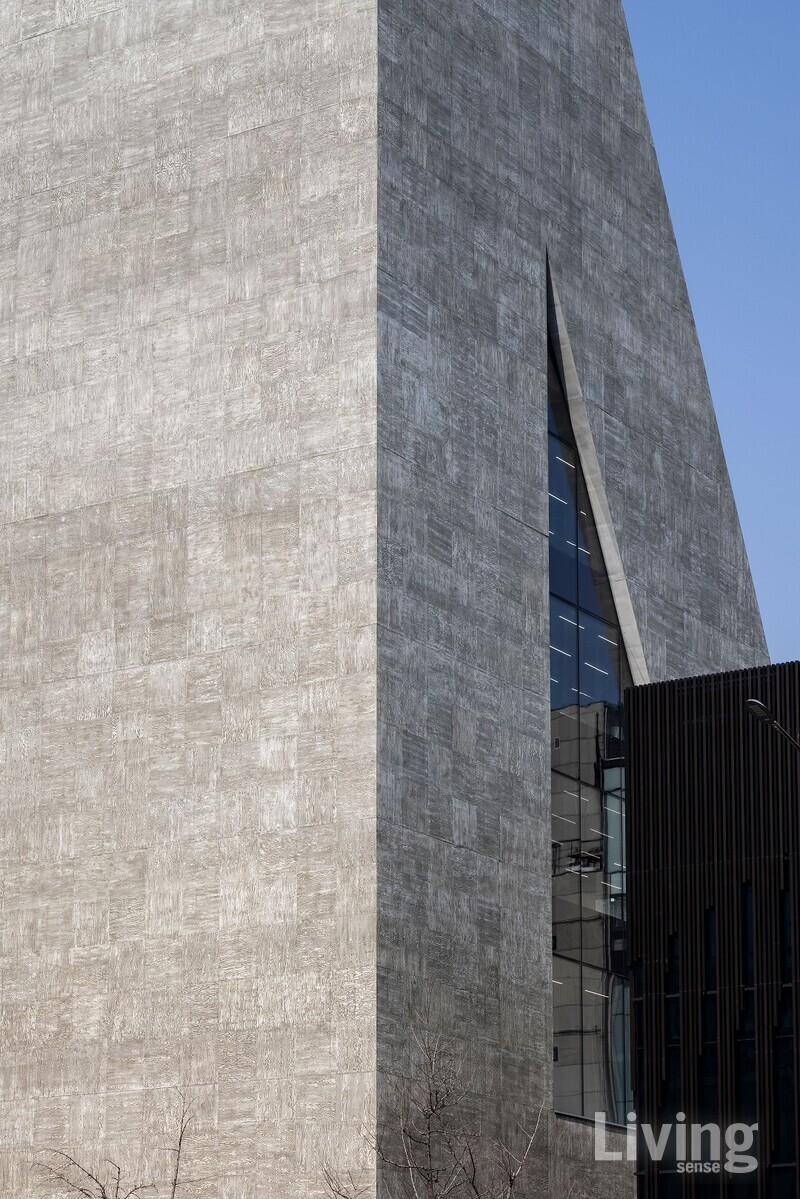 영감을 주는 주차장이 있는 사옥