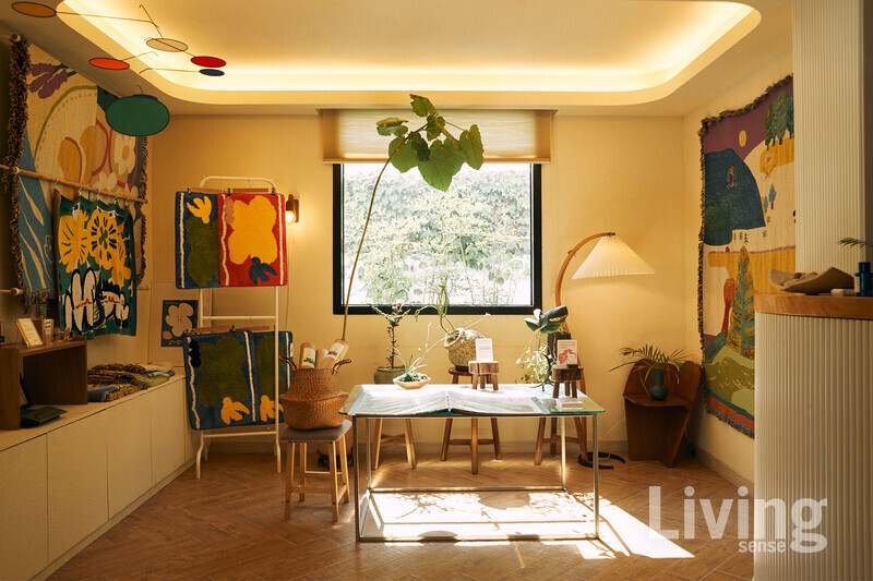 이름에 걸맞게 한낮의 햇살이 가득 쏟아져 들어오던 양지바른. 