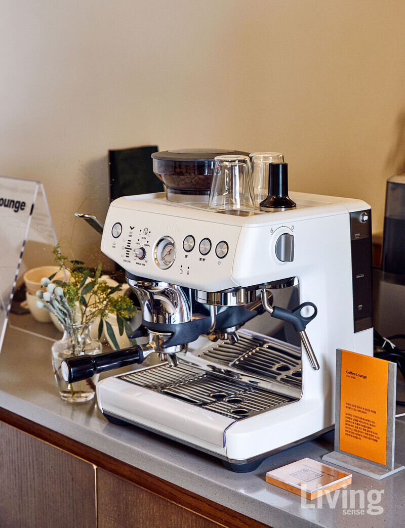 브레빌의 신제품 '바리스타 익스프레스™ 임프레스BES876.