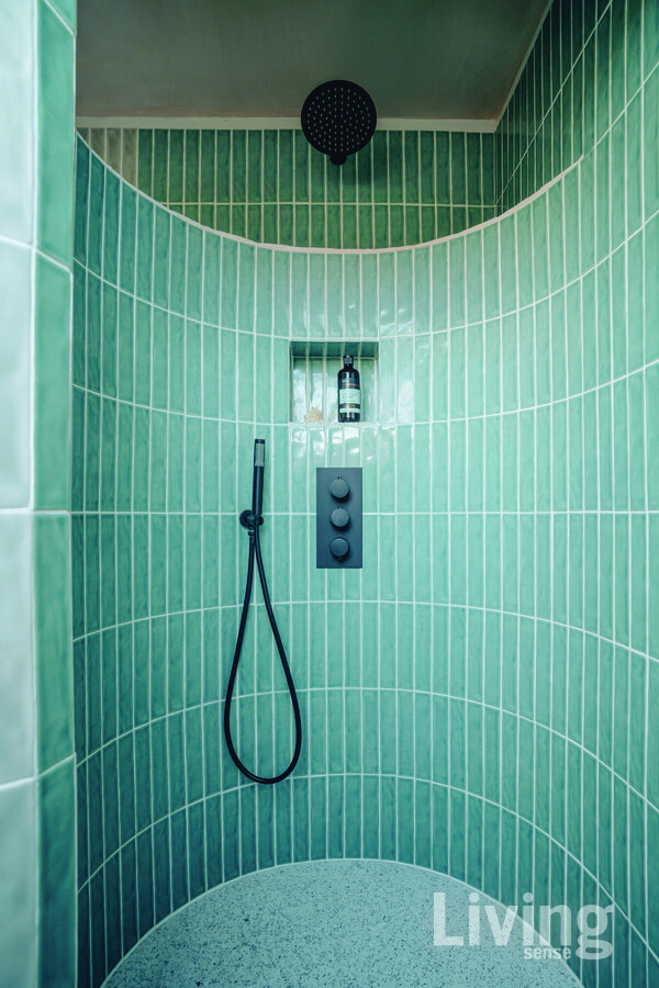 ��� ������ ���� ������ ����ũ�ϰ� �����ߴ�. ���� ���׸�� ��Ʈ ���� �Ϳ� ���� ä���� �����׸� �÷��� ���ٸ� ���带 �����ߴ�.&nbsp;