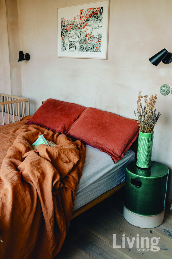 ���̸� ���� ħ���� ���� �к긯���� �ؽ�ó�� ���ϸ鼭�� �ڿ������� ������ ������ ������ �ֵ����÷� ����ŷ�� ����ߴ�. Ư�� õ��ο� ���� ������ ���� �ְ� ������ ����� �۴�ó�� ��ȭ�Ӵ�.