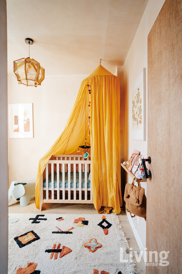 ���̸� ���� ħ���� ���� �к긯���� �ؽ�ó�� ���ϸ鼭�� �ڿ������� ������ ������ ���� �� �ֵ���  �÷� ����ŷ�� ����ߴ�. Ư�� õ��ο� ���� ������ ���� �ְ� ������ ��� �� �۴�ó�� ��ȭ�Ӵ�.