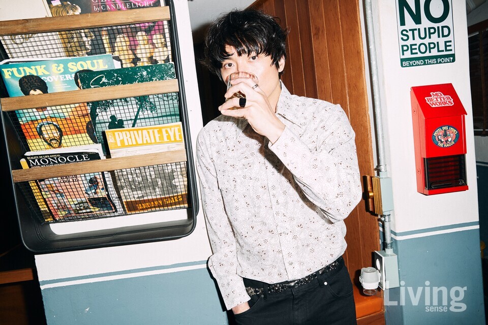 진영이 착용한 블랙 팬츠는 엘무드@lmood_official