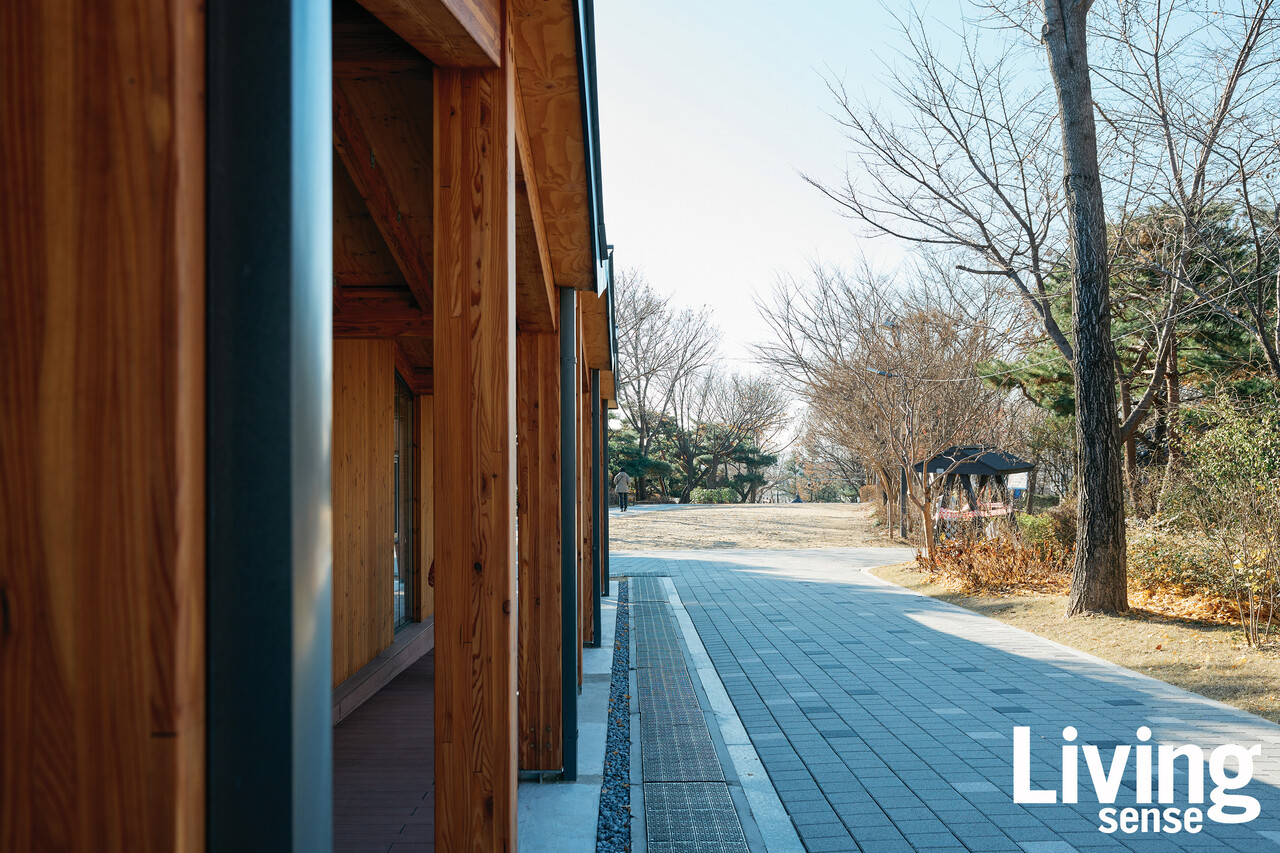 ���డ�� Ư�� ��̷Ӱ� ���� ����, �������� �� ���� �ֺ��� ������ �������� ������Ǵ� �������� ��ȭ�� �Ͼ�ٴ� ���̴�. ���� ����� �����Ⱑ �׿� �潺�� �������� �������� �ùε鿡�� ����Ǹ鼭 ���������ٴ� ��. ���డ�� �߿� ȭ������� ���Ӱ� �������� ������ �ִٰ� ��� ���� ���������� ���Ѵ�.