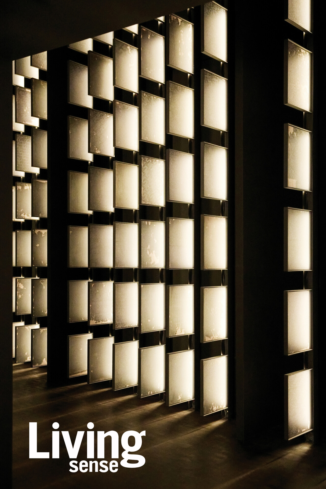 건축가는 의궤를 단순한 책의 일부가 아니라, 시간이 쌓인 역사적 증거이자 상징적인 존재로 바라봤다. 이에 따라 전이 공간에 표지가 공중에 떠 있는 듯한 형태로 배치해, 의궤가 지닌 상징정 의미를 더욱 강조해 관람객이 보다 경건한 마음으로 전시실에 입장하게 만들었다.