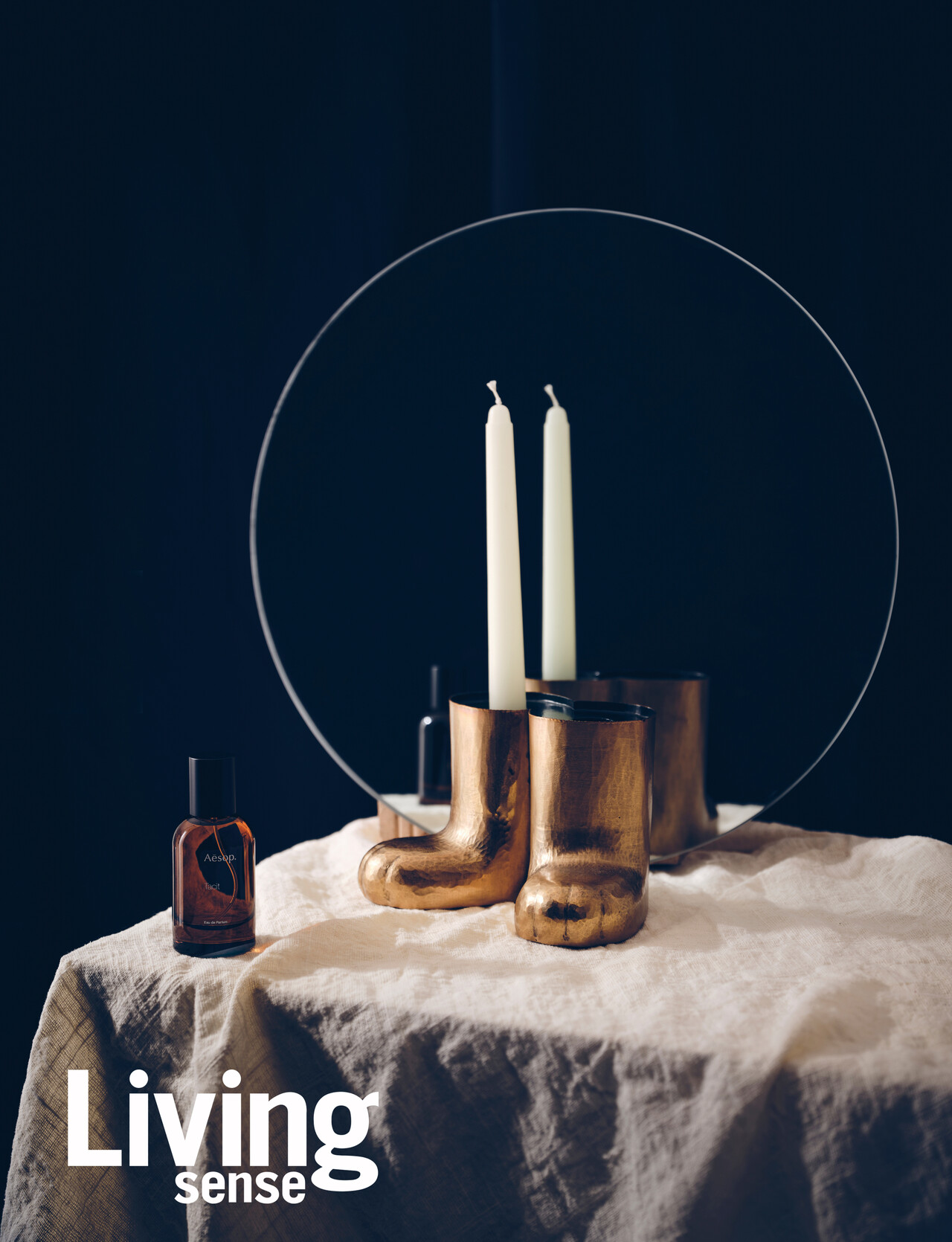 작품 임문걸, ‘발 촛대’, 2022, 적동, 가열착색, 옻칠.