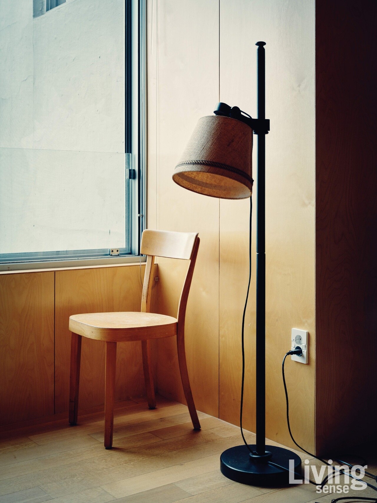 호르겐 글라루스의 의자와 야마기와 조명. 모두 빈티지 제품이다.