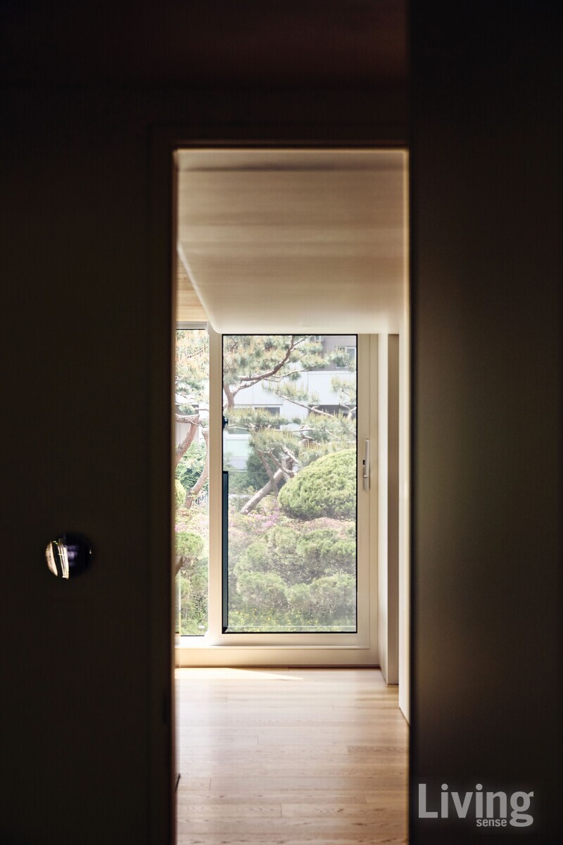 늘 전원에서의 삶을 꿈꿔왔다는 부부. 이곳에서 그러한 마음을 충족하고 있지만. 언젠가 더 먼 미래에는 서울 근교에서 소박하고 따뜻한 주택을 짓고, 부부가 오순도순하게 사는 미래를 그린다.