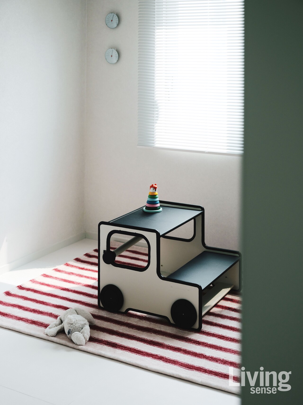 아이를 위해 공간의 배치를 자주 바꾸며 일상에 작은 변화를 주는 것도 이 가족의 습관이다.