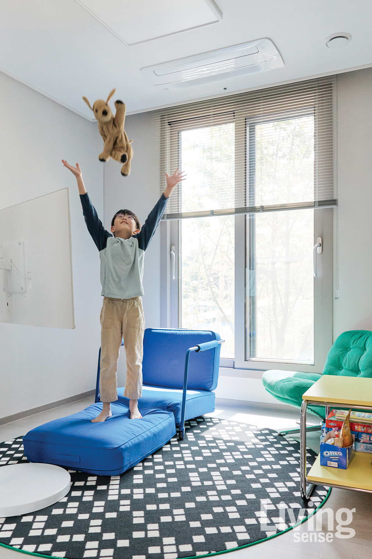 이케아의 ‘브렌볼 게이밍 안락의자’와 ‘브렌볼 게이밍 러그’, ‘뒤블링에 소파’는 모두 범민이의 감각으로 선택한 아이템들이다.