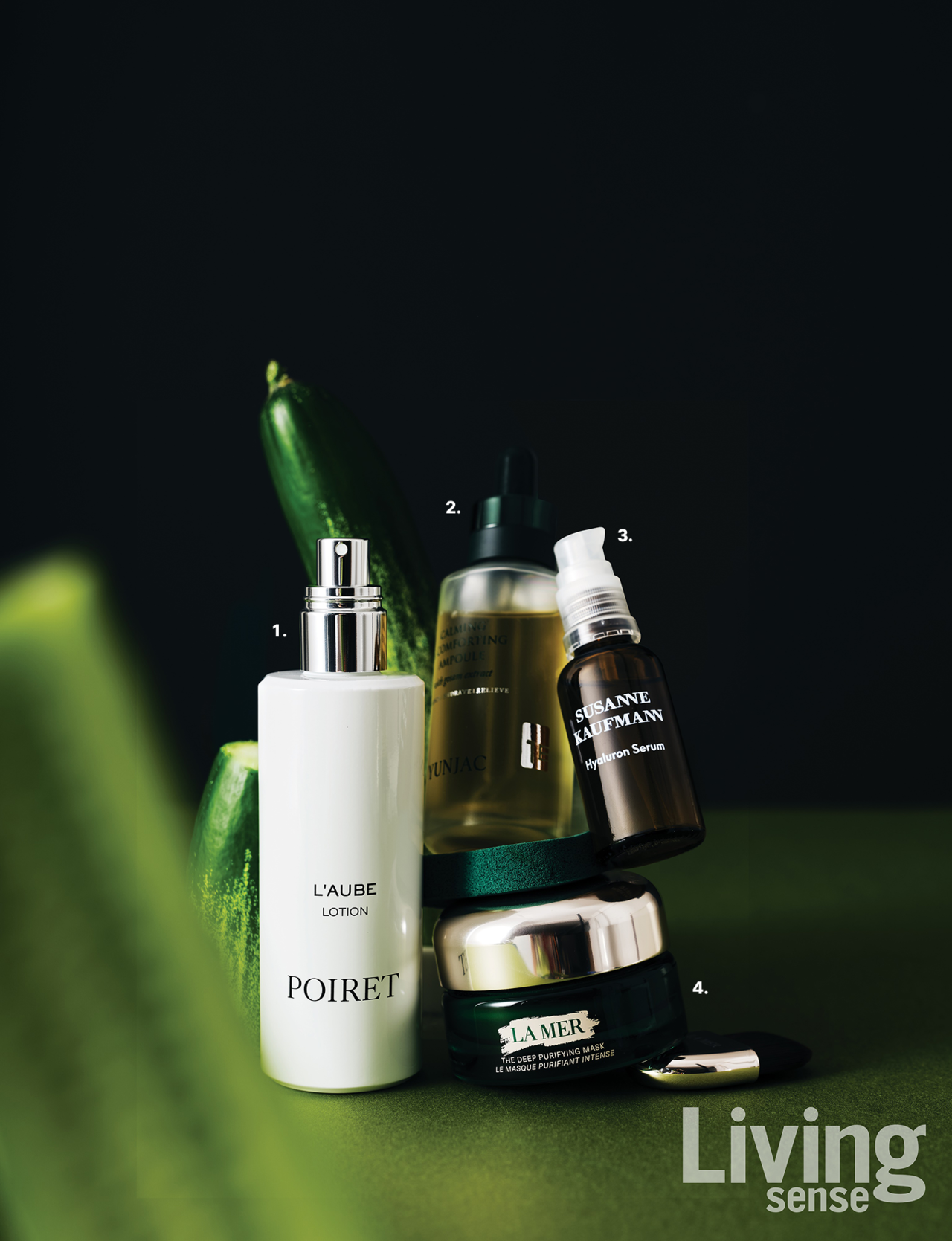 1 열감으로 무너진 피부의 유수분 밸런스를 되찾는 데 도움을 주는 미스트 타입의 수분 토너 로브 로시옹. 130ml, 14만5000원 뽀아레.2 차가운 성질을 가진 고삼이 주원료로, 피부 온도를 4℃ 낮춰 시원하게 진정시켜 주는 카밍 앤 컴포팅 앰플. 75ml, 6만5000원 연작. 3 즉각적인 수분감을 선사하는 고농축 히알루론 세럼. 30ml, 24만9000원 수잔카프만. 4 강력한 마린 엔자임 성분이 피부에 닿는 순간 청량함을 선사하는 워시오프팩인 딥 퓨리파잉 마스크. 50ml, 23만원 라 메르.