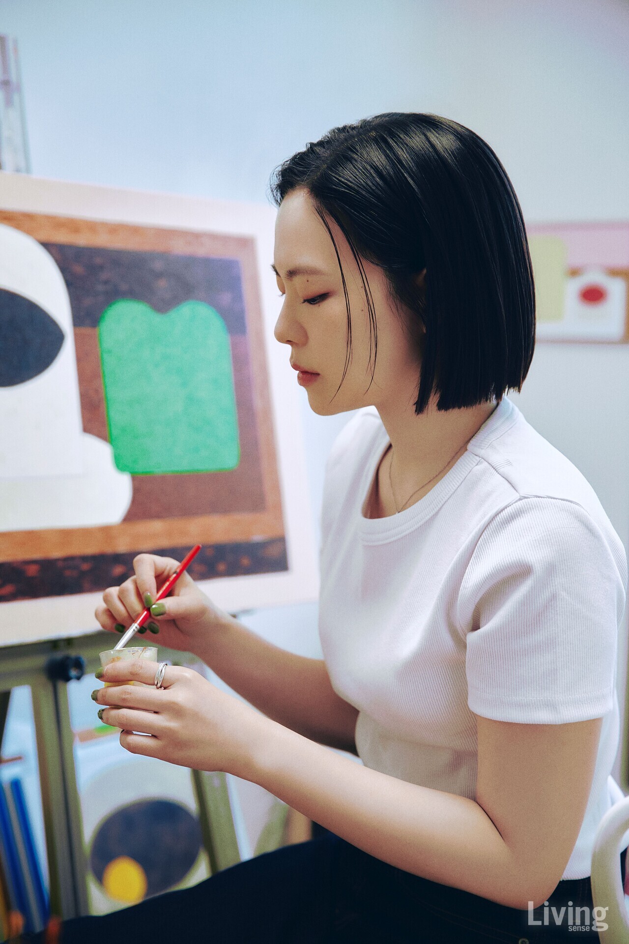 우리가 가진 물건, 스쳐 지나온 기억과 관계들이 모여 지금의 우리를 만든다고 이야기하는 이희조 작가.