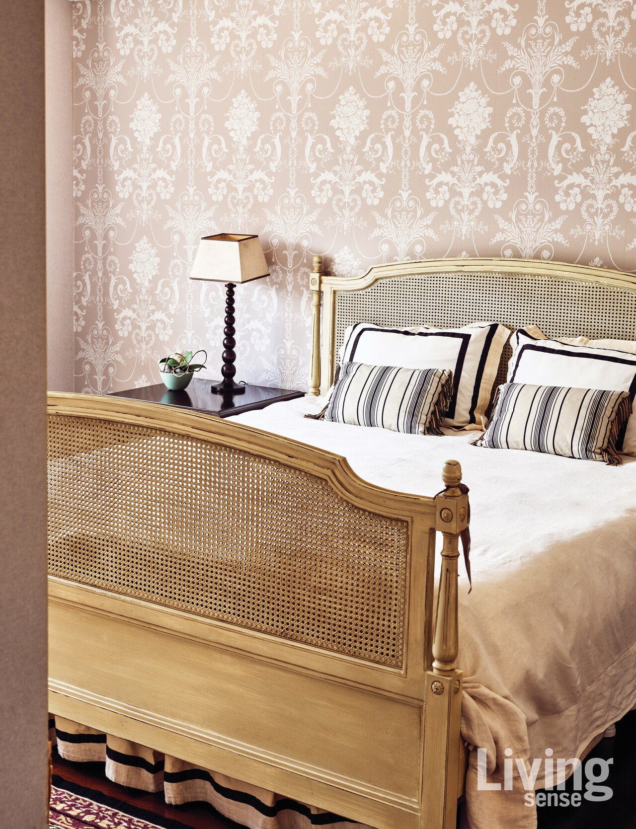 2층에 마련된 오로지 잠을 위한 공간의 침실.