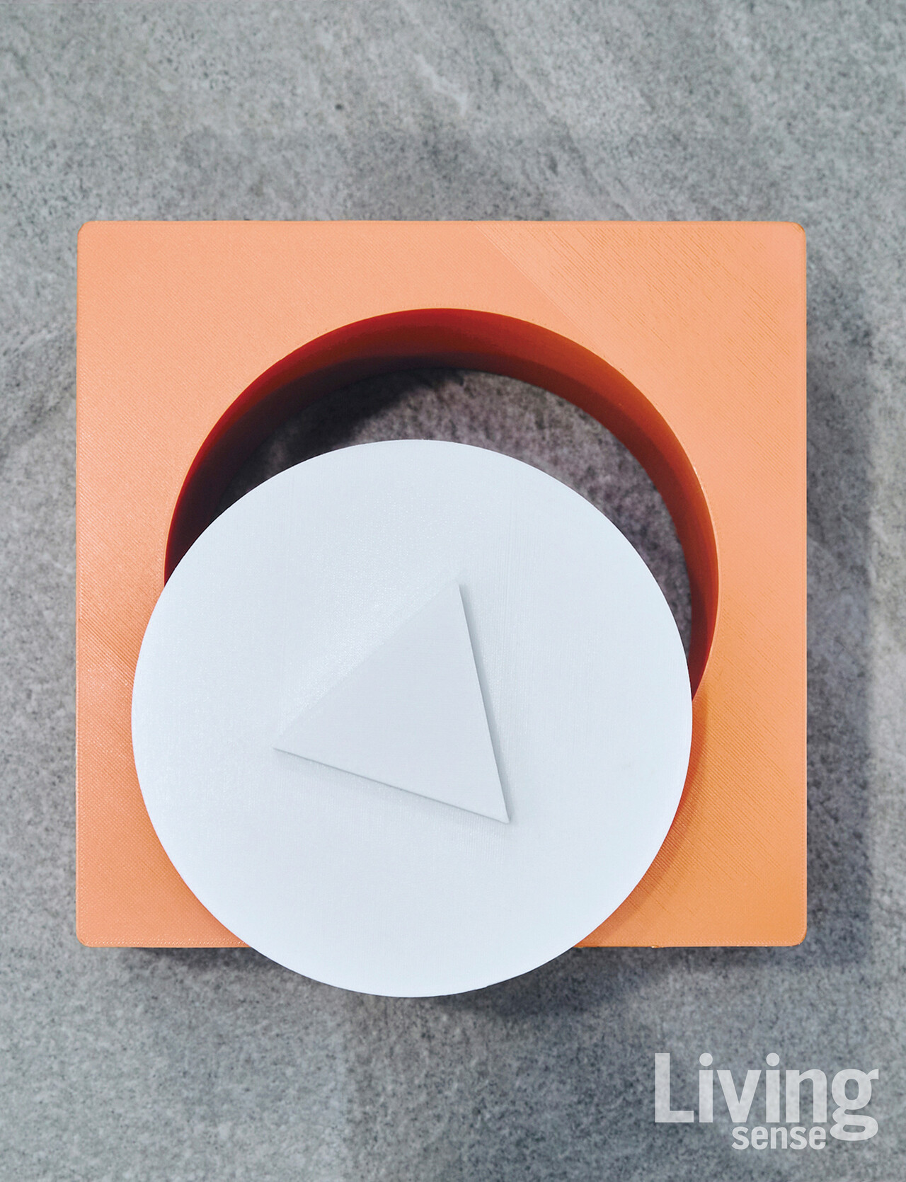 누룩을 동그랗게 빚기 위한 틀. ‘몽’이라는 글자를 형상화해 3D 프린터로 직접 제작했다.