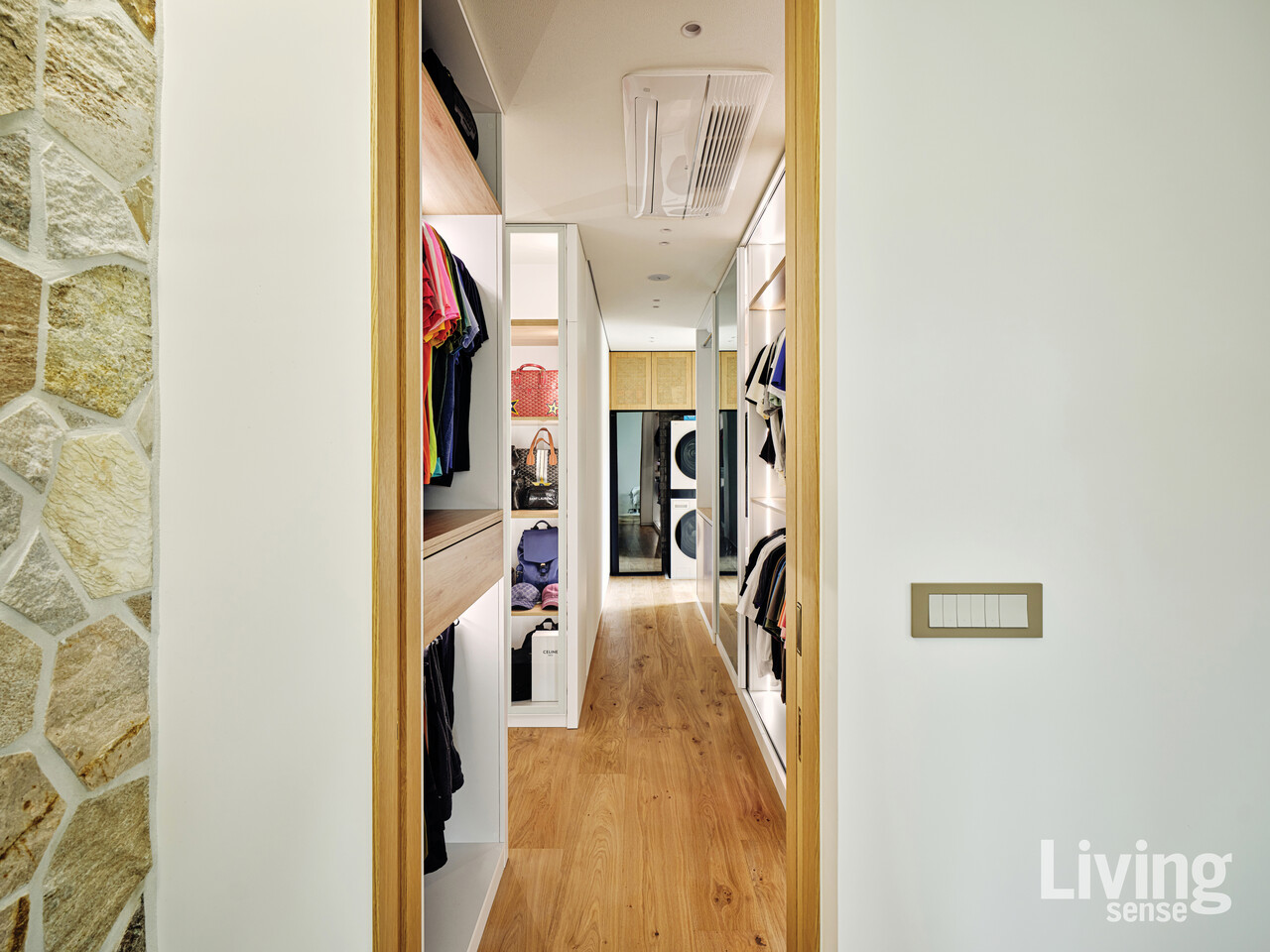 옷의 관리와 동선까지 한 번에 고려한 실용적인 구조.