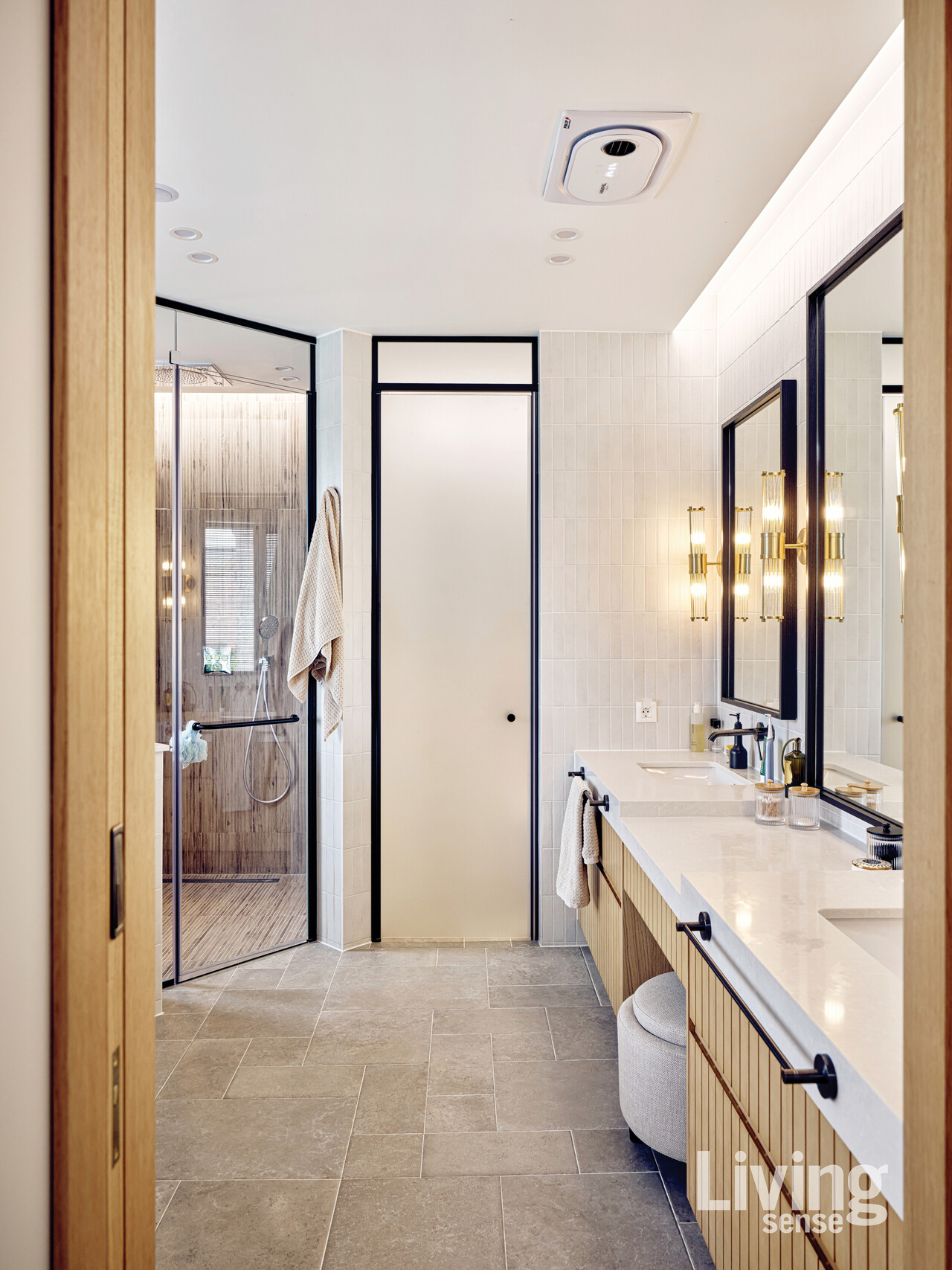 나비엔 콘덴싱 ON AI’의 ‘온수레디 시스템’은 욕실이든 주방이든 10초 이내에 따뜻한 물을 쓸 수 있게 하고, 여러 공간에서 동시에 써도 온도가 변하지 않아 언제나 일정한 온도로 유지된다.