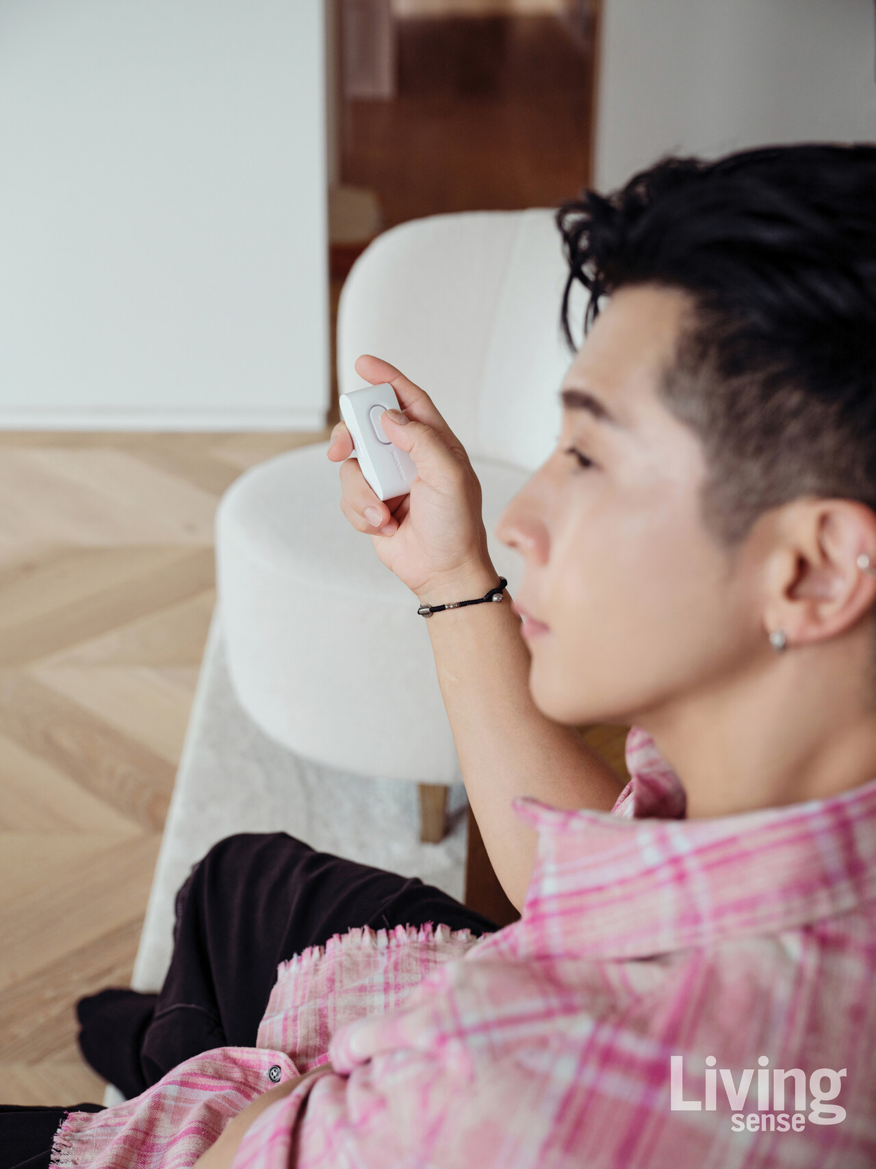 퀵버튼’으로 ‘온수레디 시스템’을 작동하면 예열 완료 시 나비엔 스마트 애플리케이션이 알림을 보내줘 간편하게 온수를 사용할 수 있다.