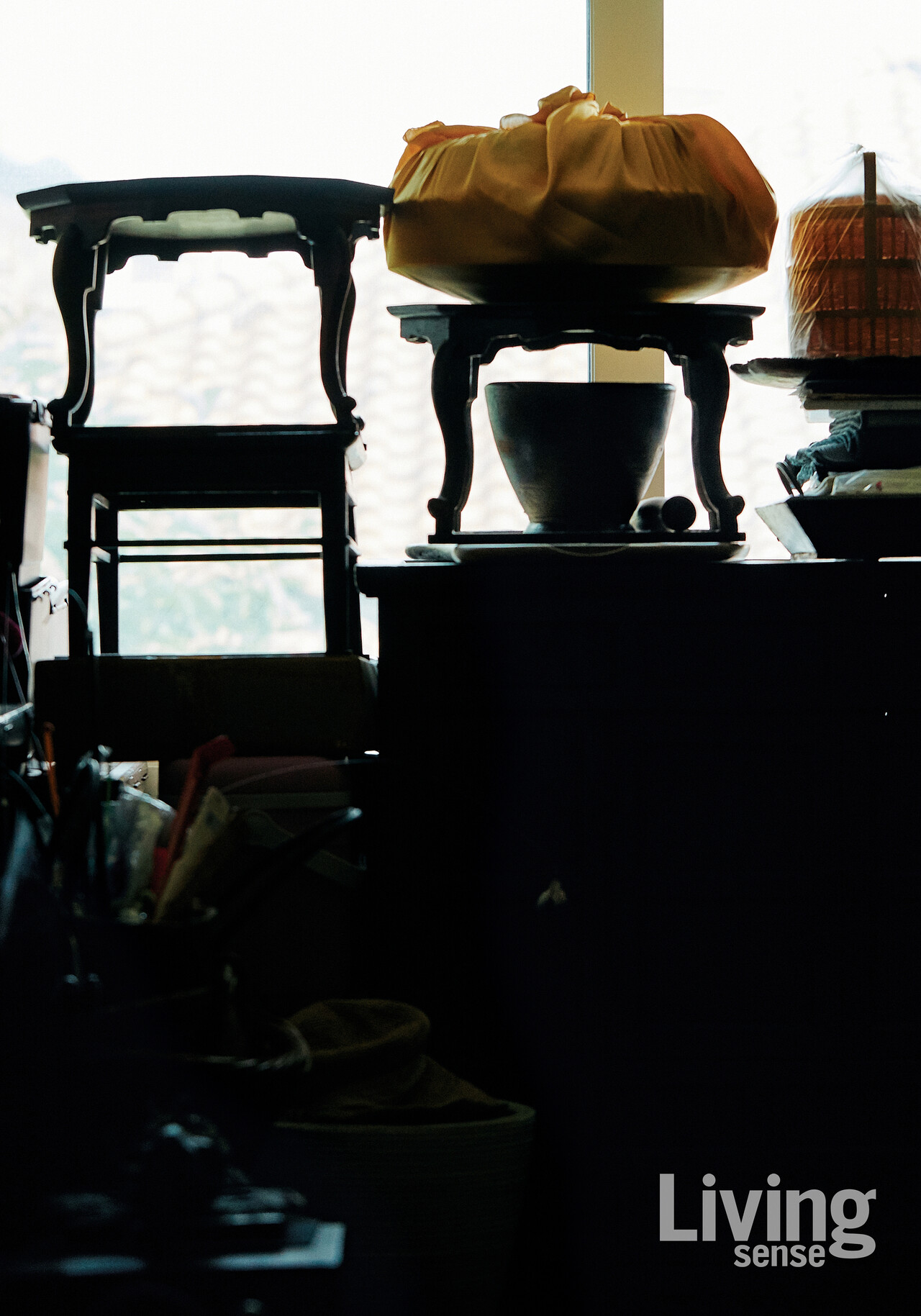 손 때 묻은 다양한 빈티지 소품들이 가득한 그릇방.