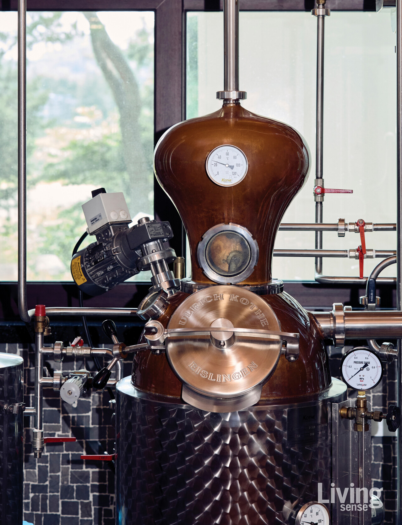 담을술공방에서 사용하는 다단식 증류기.