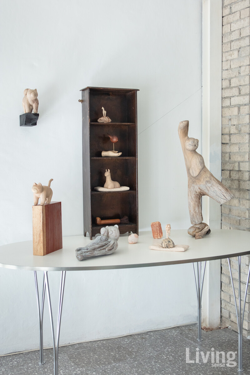 �۾����� ���ɵ�. ���� ������ �ֿ��� ����,&nbsp;������ �� � �۰��� �̾߱⸦ ä�� ����&nbsp;��ǰ��. ��ó�� ������ �ڱ� ���� ������&nbsp;���� ������ ��� �۾��Ѵ�.