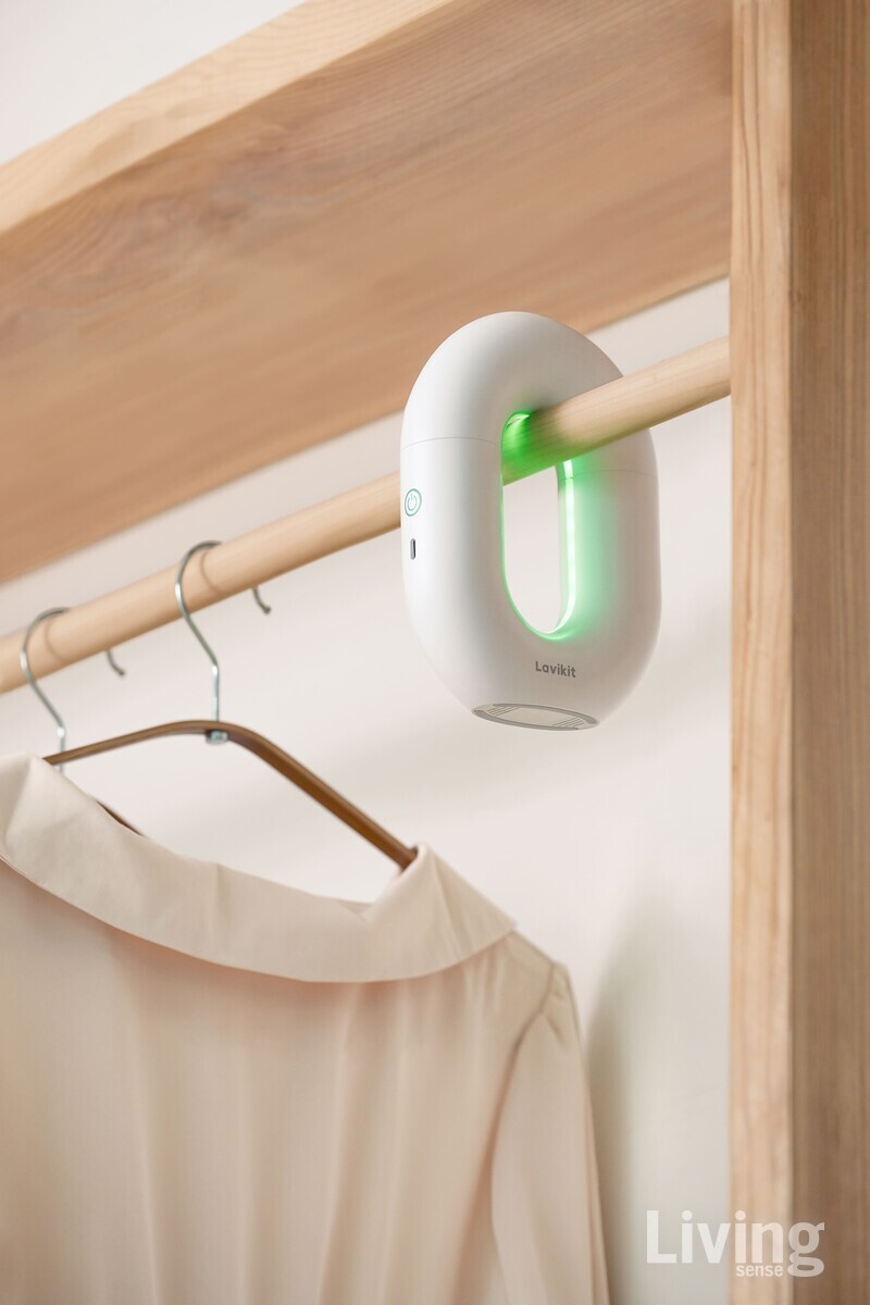  걸어두기만 해도 옷장이 관리 공간으로 바뀌는 ‘스타일킷’ 미니 의류 관리기. 