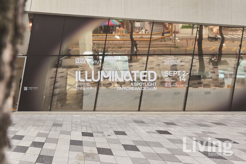 ‘디자인 마이애미 인 시추Design Miami.In Situ’의 전시〈창작의 빛: 한국을 비추다〉는 동대문디자인플라자DDP이간수문전시장에서 첫선을 보였다.