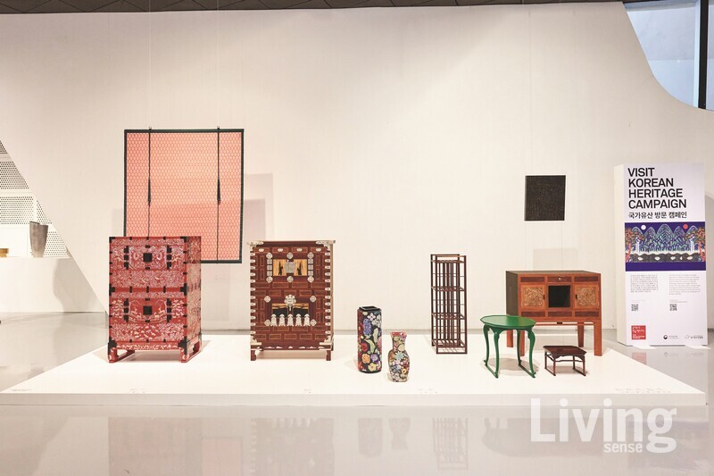 한국 전통의 미학을 담은 서랍과 소반 등을 소개한 디자인 마이애미 인 시추.