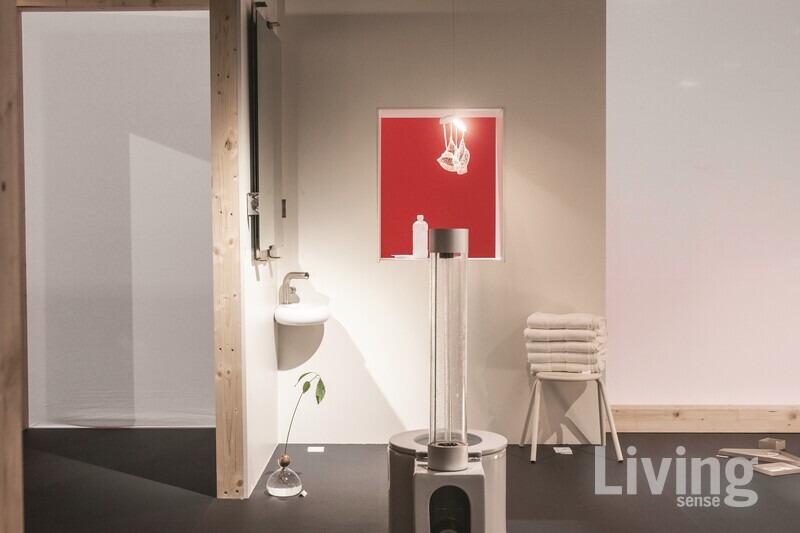 언제든 구조 변경이 가능한 오브제들로 채워진 화장실.