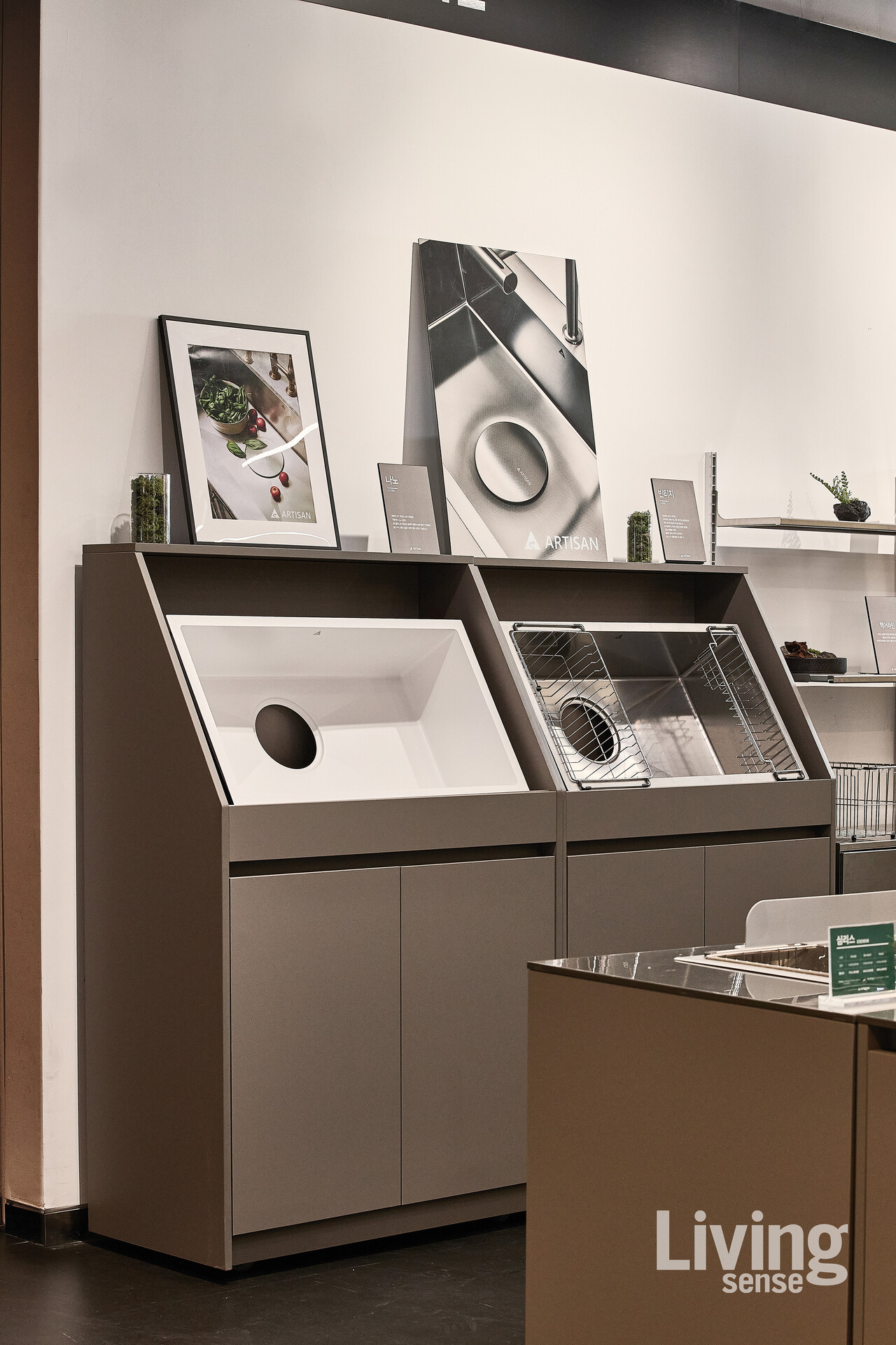 B2C 제품까지 확인할 수 있는 용산 아이파크몰 체험형 팝업 현장.