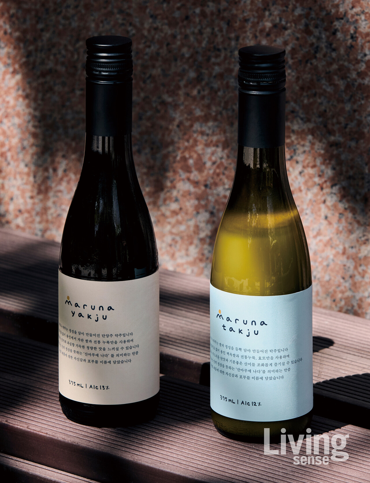 마루나 약주와 탁주. 약주는 깔끔하고 가벼운 맛과 감칠맛이, 탁주는 균형 있는 단맛과 산미가 특징이다.