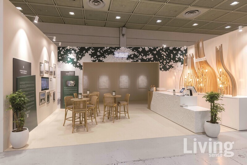 작품을 감상하면서 루이나 블랑 드 블랑을 만날 수 있는 루이나 아트 라운지.