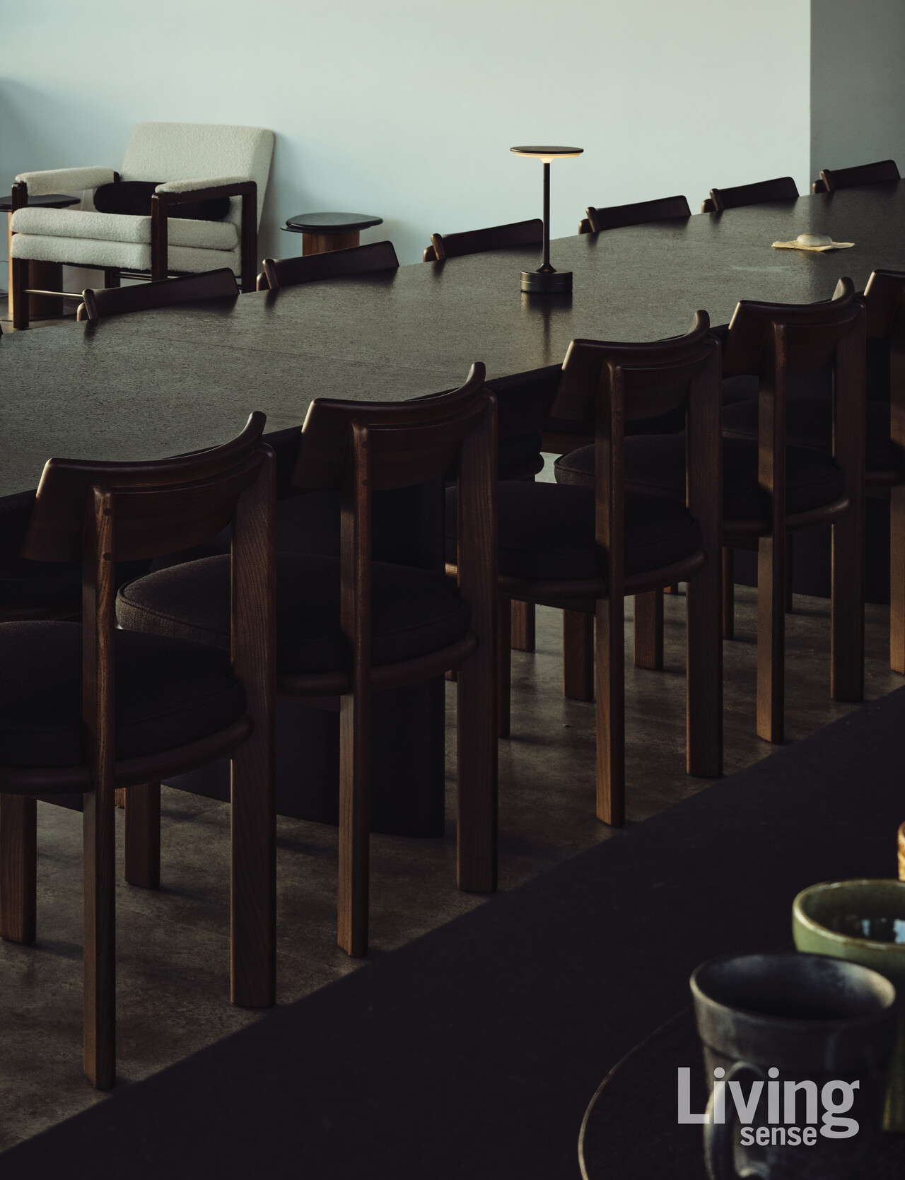 24명이 동시에 앉아 차를 마시고 식사를 즐길 수 있는 7층 라운지 역시, 이스턴 에디션의 커스텀 메이드로 기획된 공간이다.