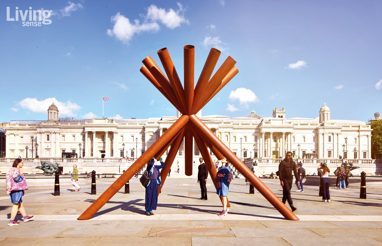 ©Mark Cocksedge콕세지와 구글 아트 앤 컬쳐의 ‘넬슨이 보는 것’이 트래펄가 광장에서 대중의 호기심을 자극했다. 