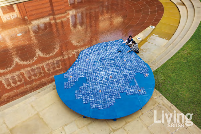 ©Victoria and Albert Museum, London​​​​​​​알리샤 파타노프스카의 ‘물결 효과’가 설치된 빅토리아 앨버트 뮤지엄.