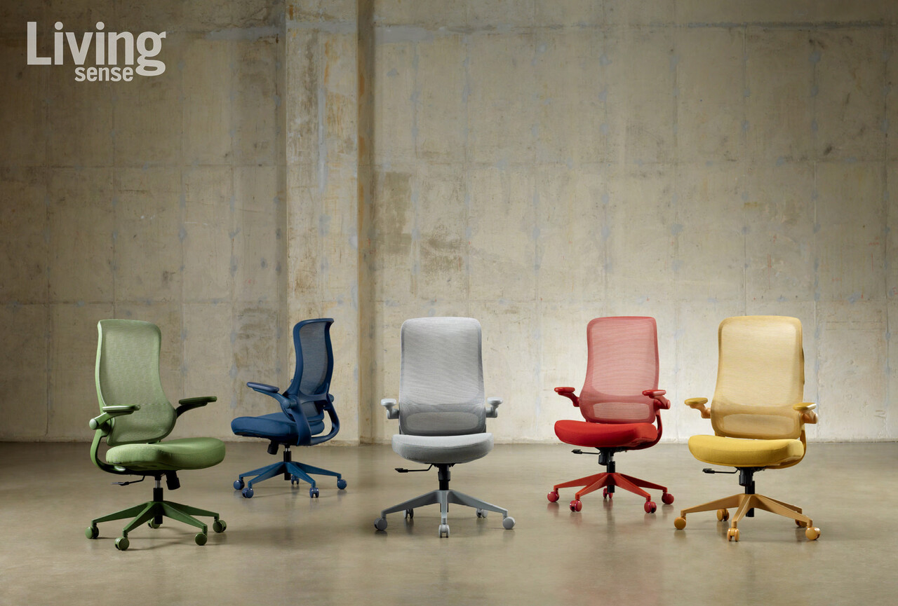 일과 휴식의 경계를 자연스럽게 잇는 홈 오피스에 특히 이상적인 ‘뉴트렌디’. 