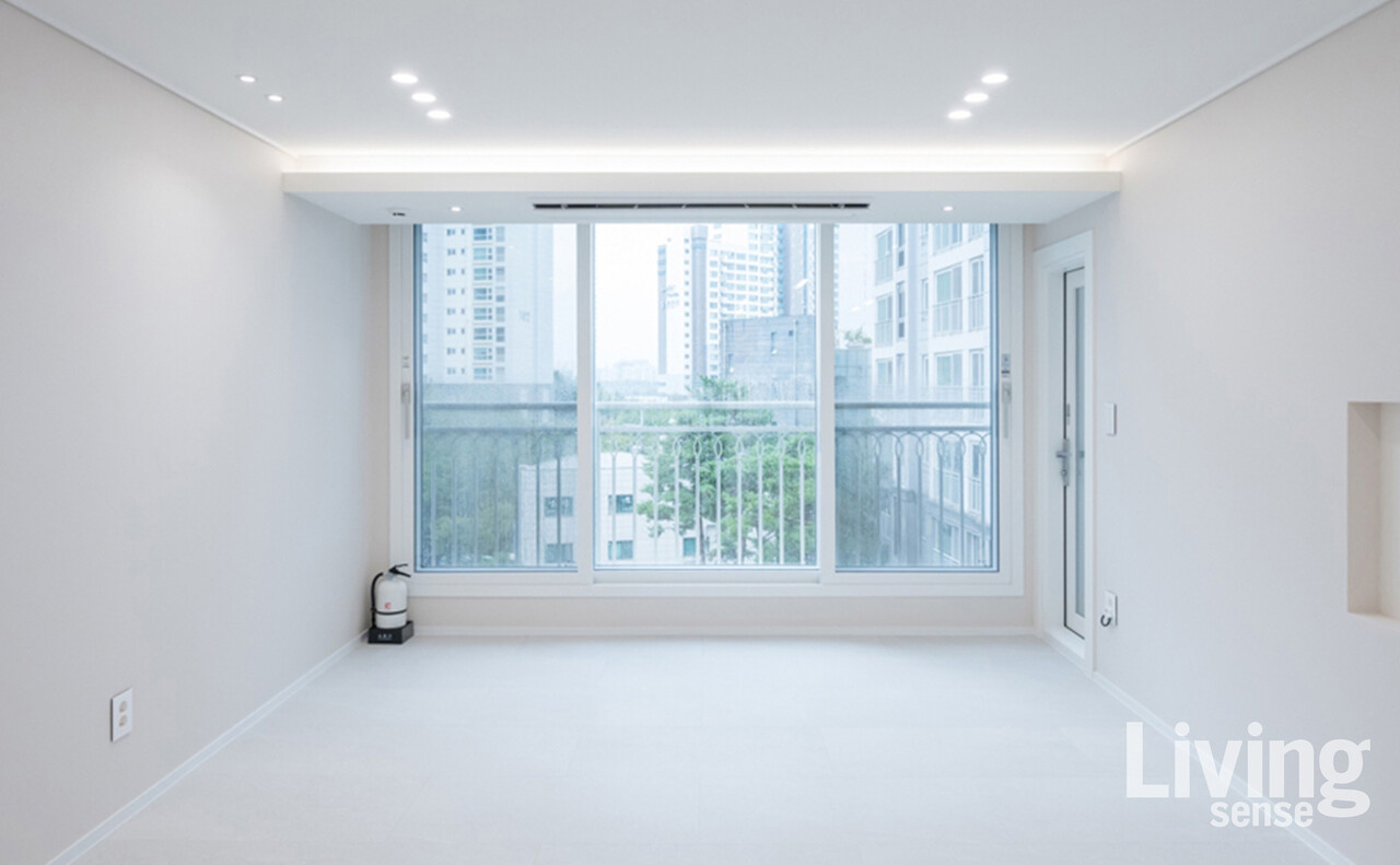 서울시 마포구 23평형 아파트에 실제 시공된 LX Z:IN 창호 뷰프레임.