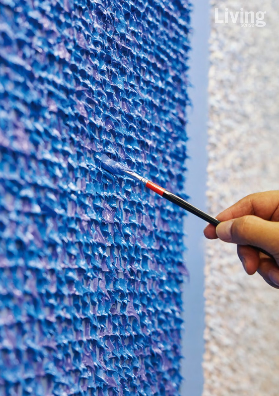 마음이 닿는 곳에 점을 찍는다는 김한영 작가.